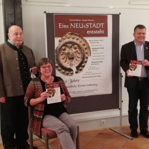 Neustadt 750 - Eine NEUe STADT entsteht - Gerhard Bieker und Andrea Freisberg verfassten Buch zur Stadtgründung
